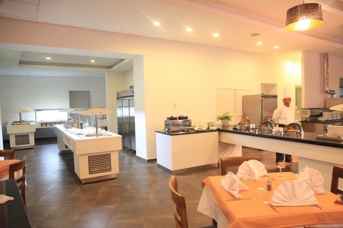 Imagen del bar/restaurante del Hotel Menara, Hammamet. Foto 2