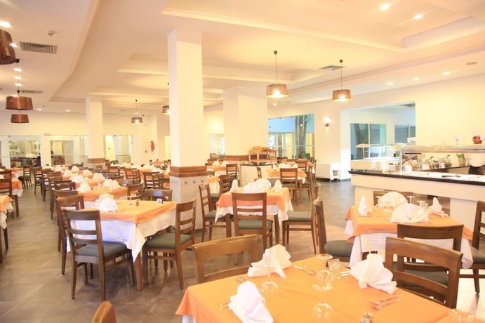 Imagen del bar/restaurante del Hotel Menara, Hammamet. Foto 4