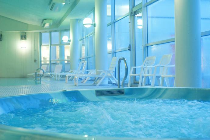 Imagen de la piscina del Hotel Menard Aoyama Resort Sch&ouml;nvert. Foto 19