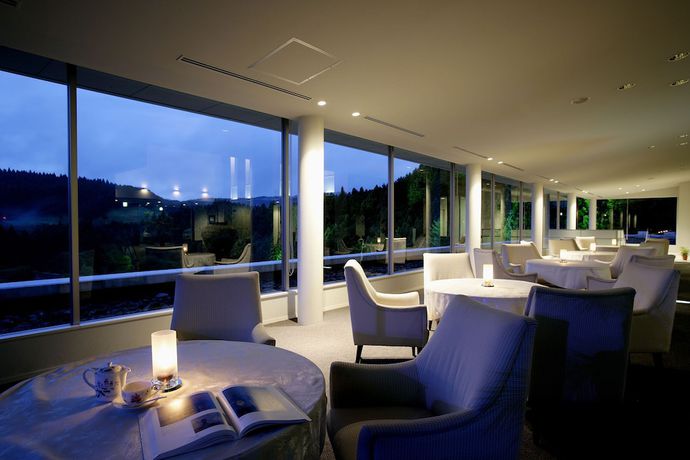 Imagen del bar/restaurante del Hotel Menard Aoyama Resort Sch&ouml;nvert. Foto 3