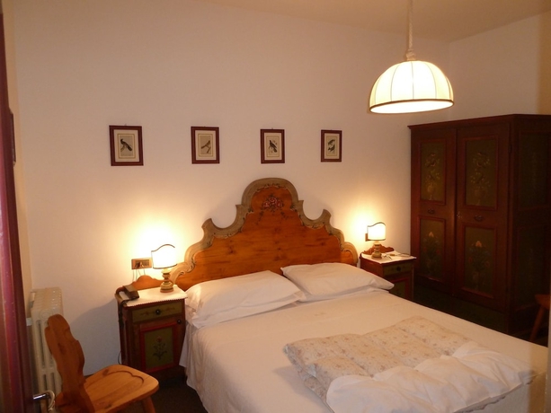 Imagen de la habitación del Hotel Menardi. Foto 8