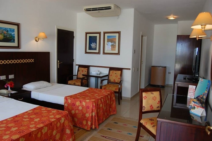 Imagen de la habitación del Hotel Menaville. Foto 13
