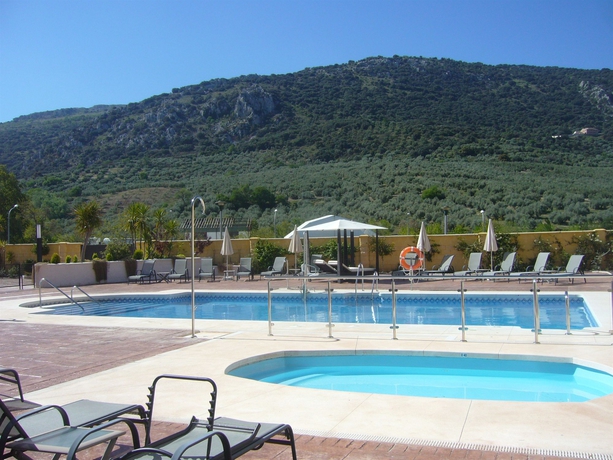 Imagen de la piscina del Hotel Mencia Subbetica. Foto 16