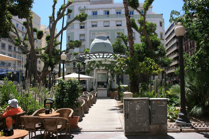 Imagen de los exteriores del Hotel Mendez Nuñez Alicante. Foto 13