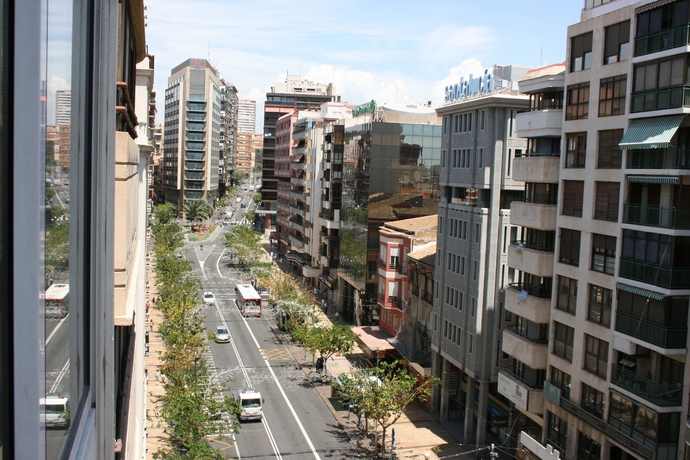 Imagen de la habitación del Hotel Mendez Nuñez Alicante. Foto 8