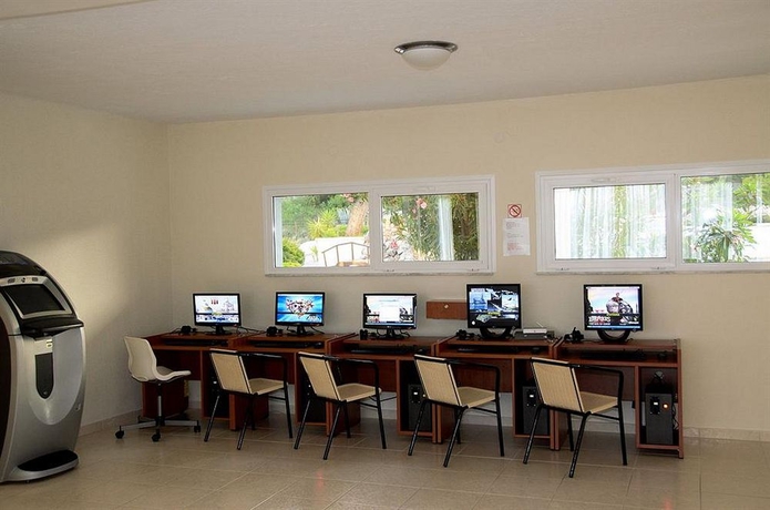 Imagen de los interiores del Hotel Mendi. Foto 15