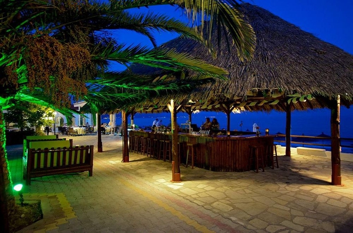 Imagen de los exteriores del Hotel Mendi. Foto 10