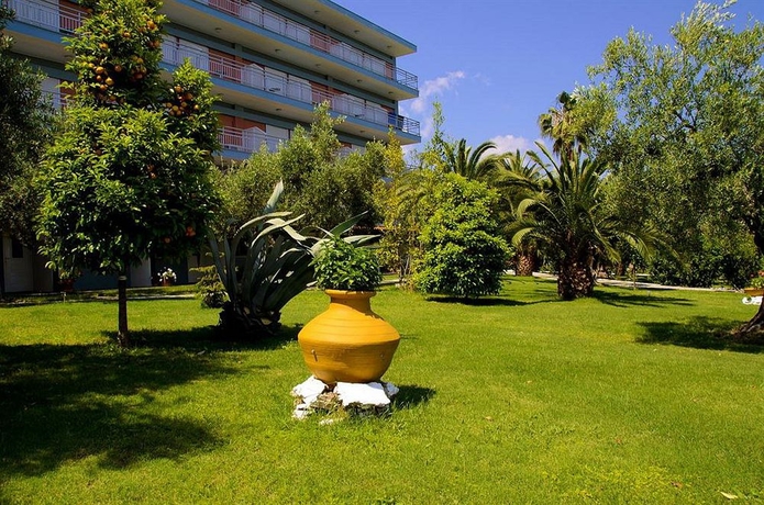 Imagen de los exteriores del Hotel Mendi. Foto 13