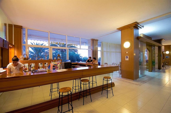 Imagen del bar/restaurante del Hotel Mendi. Foto 8