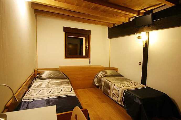 Imagen de la habitación del Hotel Mendi Green. Foto 12