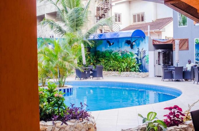 Imagen de la piscina del Hotel Mendiata. Foto 17