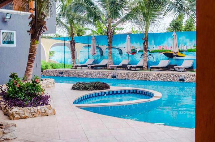 Imagen de la piscina del Hotel Mendiata. Foto 19