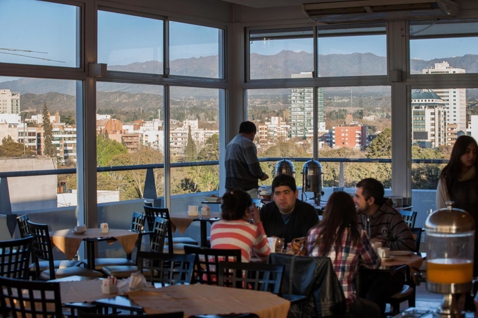 Imagen del bar/restaurante del Hotel Mendoza, MENDOZA. Foto 4