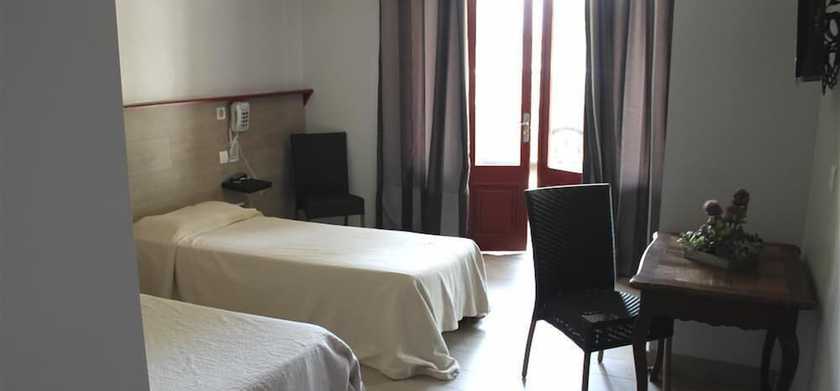 Imagen de la habitación del Hotel Mendy. Foto 8