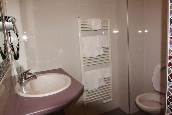 Imagen de la habitación del Hotel Mendy. Foto 15