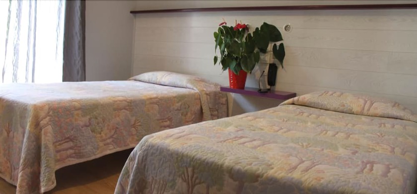 Imagen de la habitación del Hotel Mendy. Foto 16