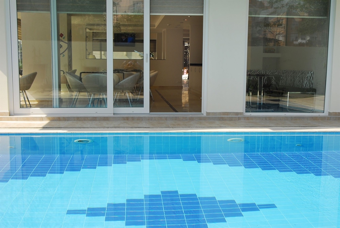 Imagen de la piscina del Hotel Mene City. Foto 16