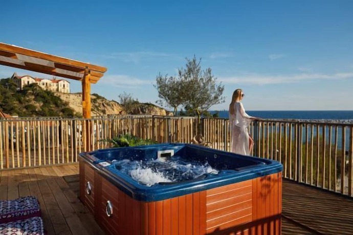Imagen de la piscina del Hotel Menel - The Tree House. Foto 19