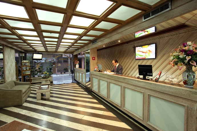 Imagen de los interiores del Hotel Mengo Palace. Foto 15