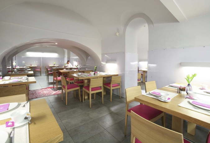 Imagen del bar/restaurante del Hotel Meninas. Foto 4