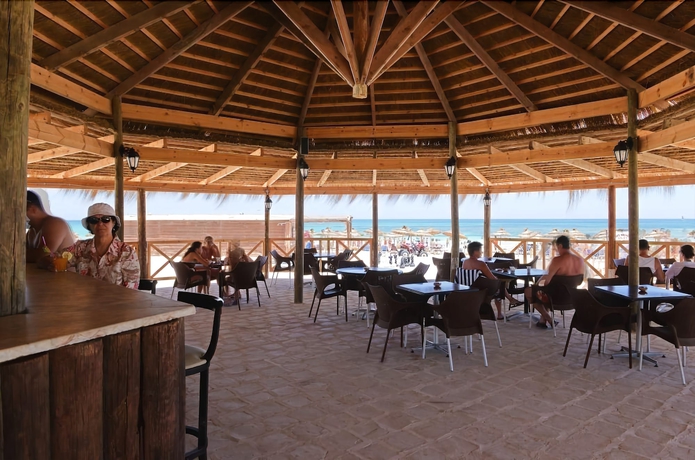 Imagen del bar/restaurante del Hotel Meninx Djerba. Foto 5
