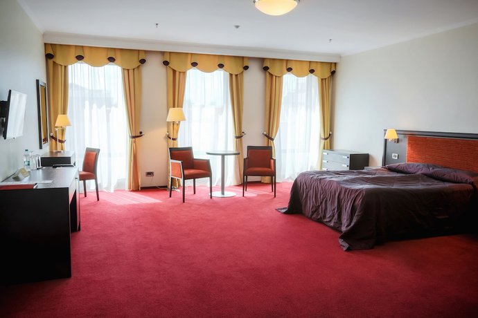 Imagen de la habitación del Hotel Menorah. Foto 3