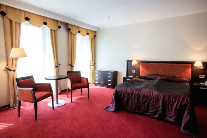 Imagen de la habitación del Hotel Menorah. Foto 4