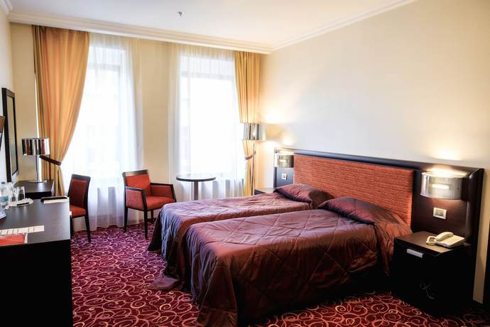 Imagen de la habitación del Hotel Menorah. Foto 8