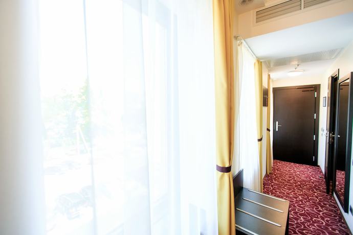 Imagen de la habitación del Hotel Menorah. Foto 16