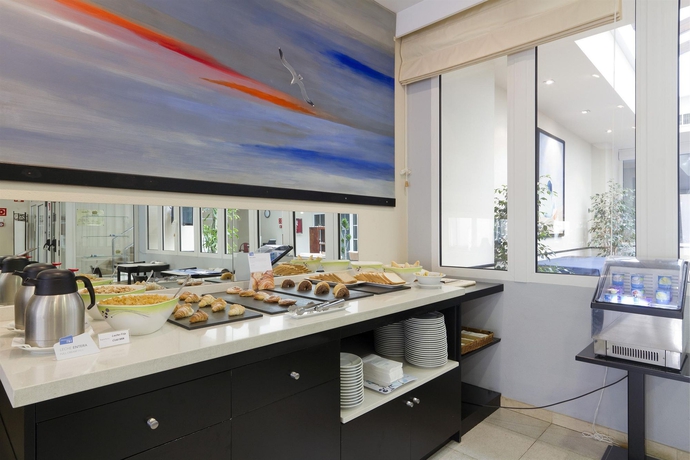 Imagen del bar/restaurante del Hotel Menorca Patricia. Foto 4