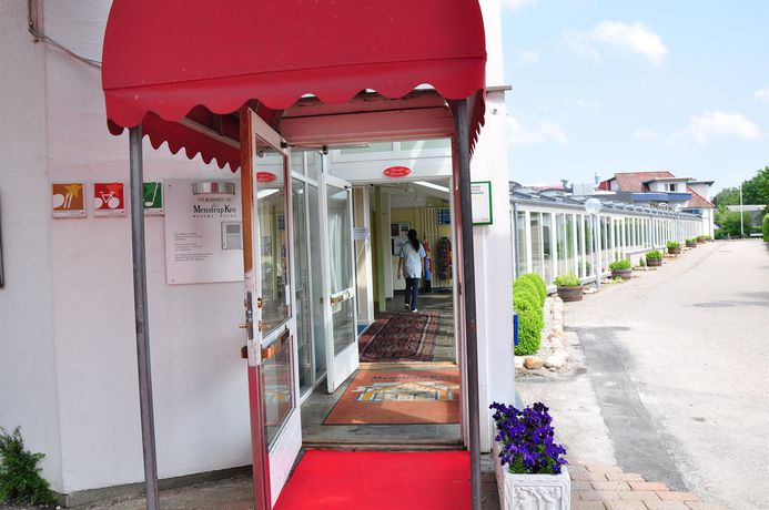 Imagen de los exteriores del Hotel Menstrup Kro. Foto 11