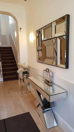 Imagen de los interiores del Hotel Mentone. Foto 16