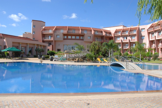 Imagen de la piscina del Hotel Menzeh Dalia. Foto 16