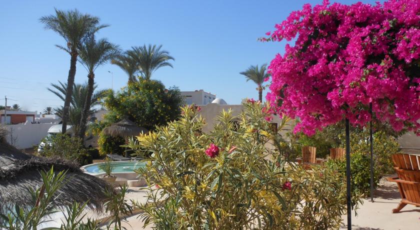 Imagen de los exteriores del Hotel Menzelcaja. Foto 5