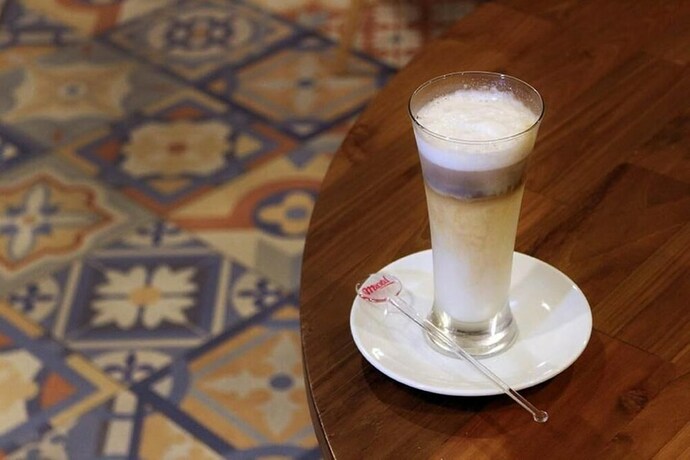 Imagen del bar/restaurante del Hotel Meotel Kebumen managed by DAFAM. Foto 25