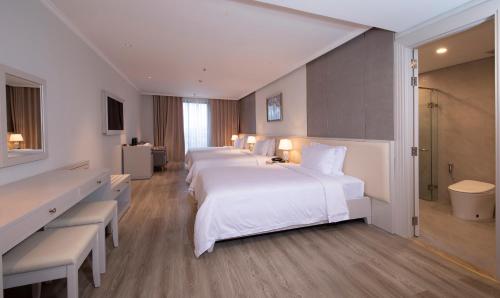 Imagen de la habitación del Hotel MerPerle Dalat. Foto 16