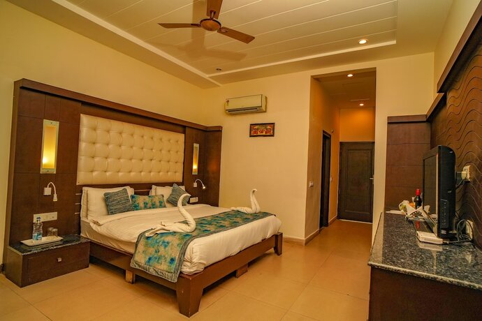 Imagen de la habitación del Hotel Merak Resort. Foto 16