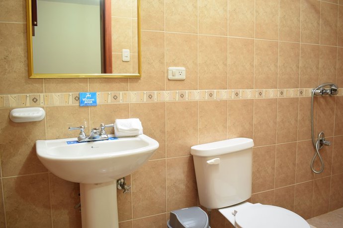 Imagen de la habitación del Hotel Meraki, Ba&ntilde;os de Agua Santa. Foto 10