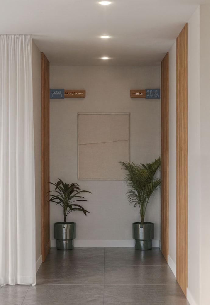 Imagen de los interiores del Hotel Meral Units. Foto 15