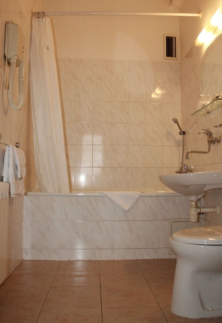 Imagen de la habitación del Hotel Meran. Foto 6