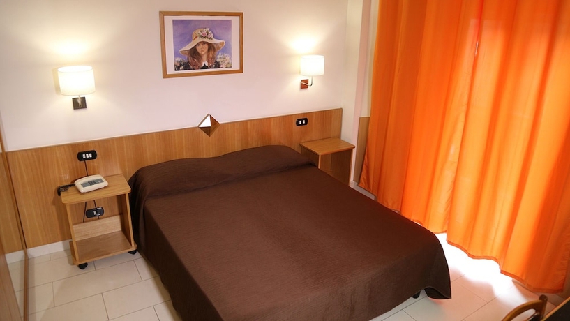 Imagen de la habitación del Hotel Meranda. Foto 4