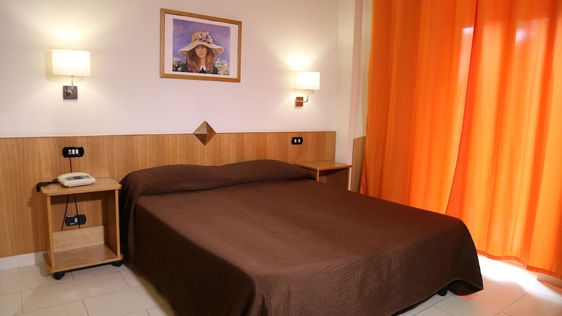 Imagen de la habitación del Hotel Meranda. Foto 5