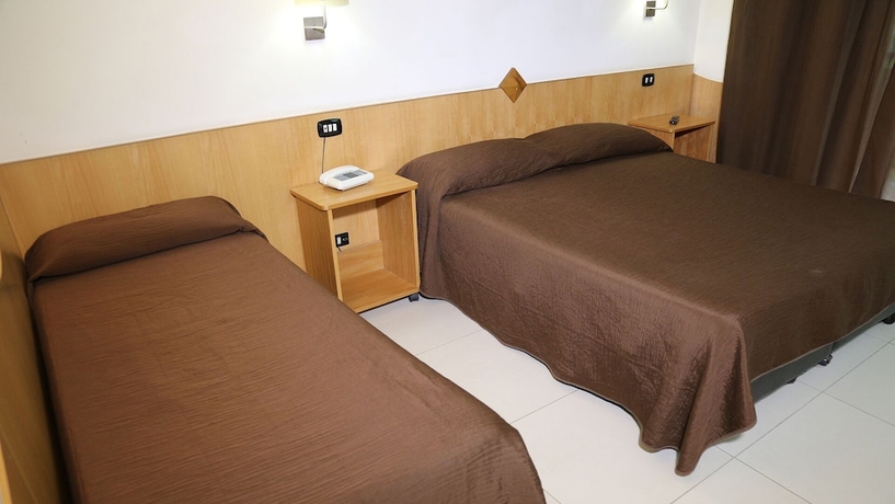 Imagen de la habitación del Hotel Meranda. Foto 6