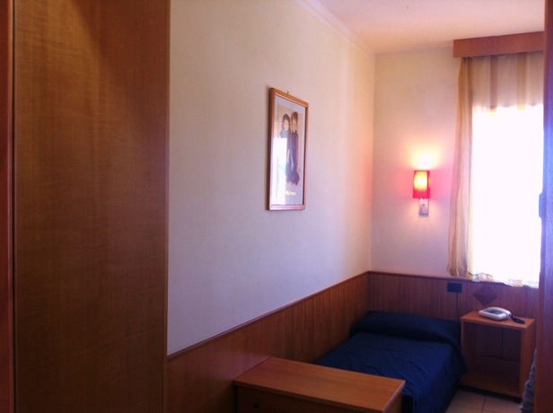 Imagen de la habitación del Hotel Meranda. Foto 9