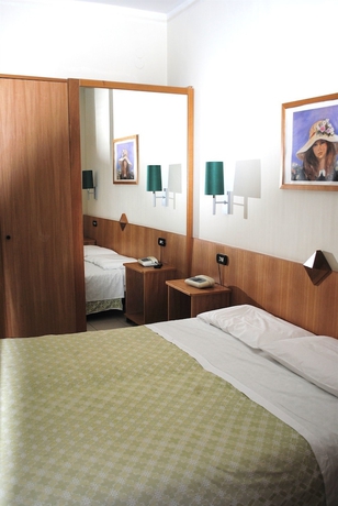 Imagen de la habitación del Hotel Meranda. Foto 10