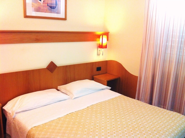 Imagen de la habitación del Hotel Meranda. Foto 11