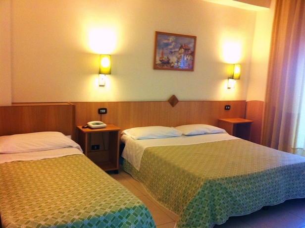 Imagen de la habitación del Hotel Meranda. Foto 12