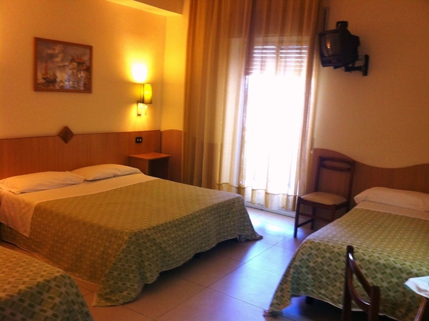 Imagen de la habitación del Hotel Meranda. Foto 13