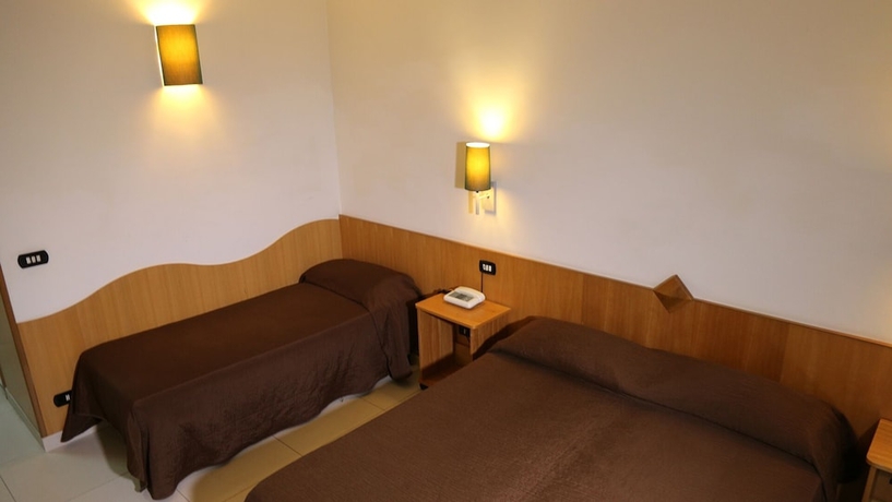 Imagen de la habitación del Hotel Meranda. Foto 14