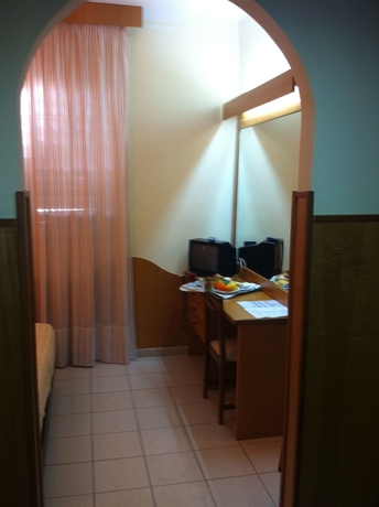 Imagen de la habitación del Hotel Meranda. Foto 18